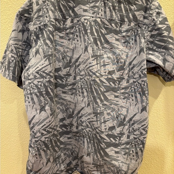 Columbia Gray Patterned Short Sleeve Button Up - Picture 4 of 5